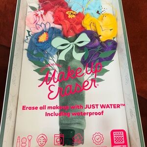 NIB The Original Makeup Eraser ‘Bouquet’ 8pc & Laundry Bag